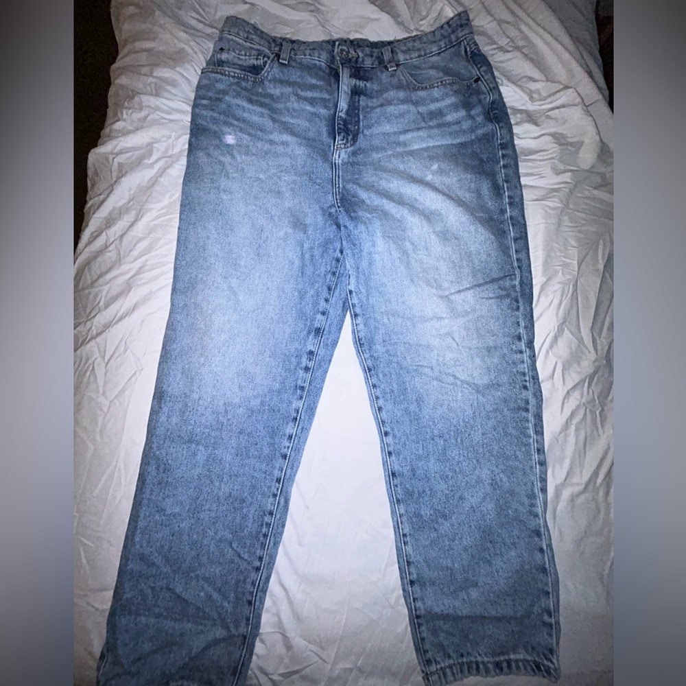 Straight leg, light wash mom jeans